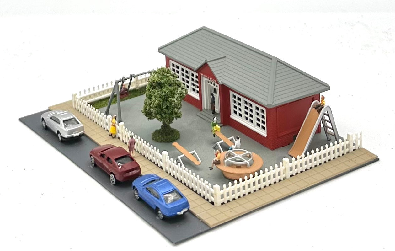 Bachmann N Scale 55-7307 "SchoolHouse/Playground" Diorama
