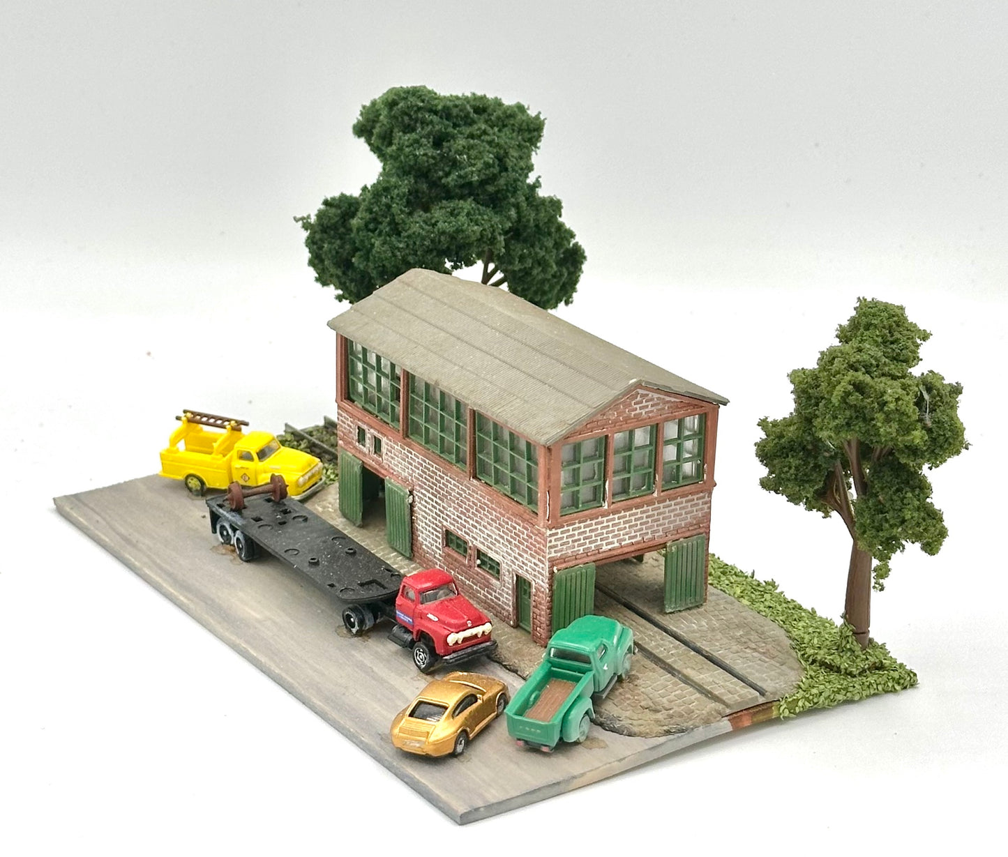N Scale Custom Built/Painted/Weathered Engine Maintenance Shed New Diorama
