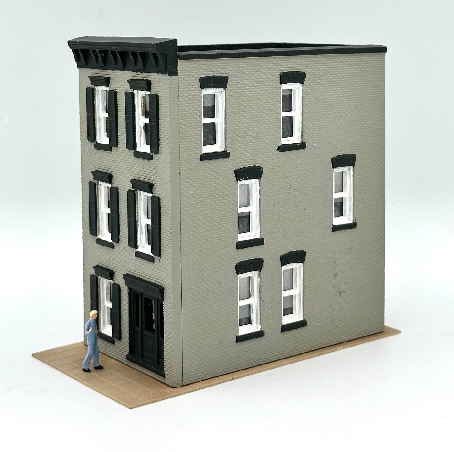 HO Scale 3-Story Custom Painted Town House Fully Assembled. Lighted