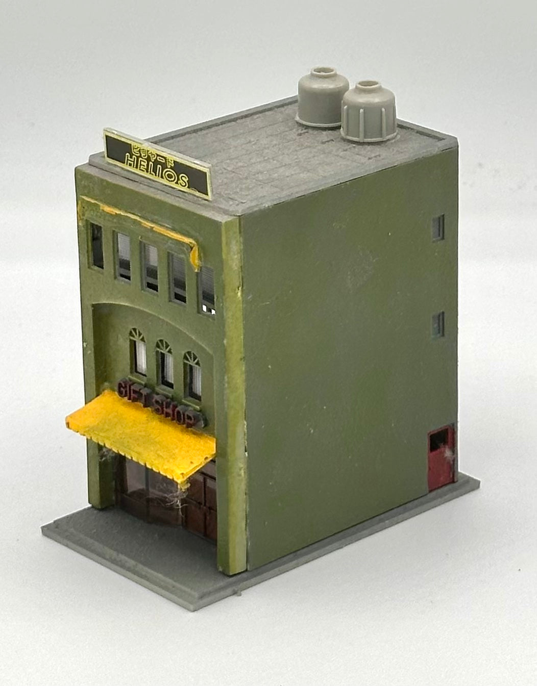 TomyTec N Scale 3-Story  GiftShops/Apartments