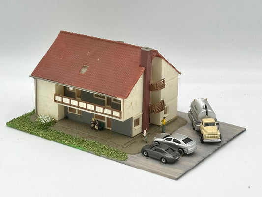 N Scale Modern Weathered 3-Story Apartment Building Fully assembled
