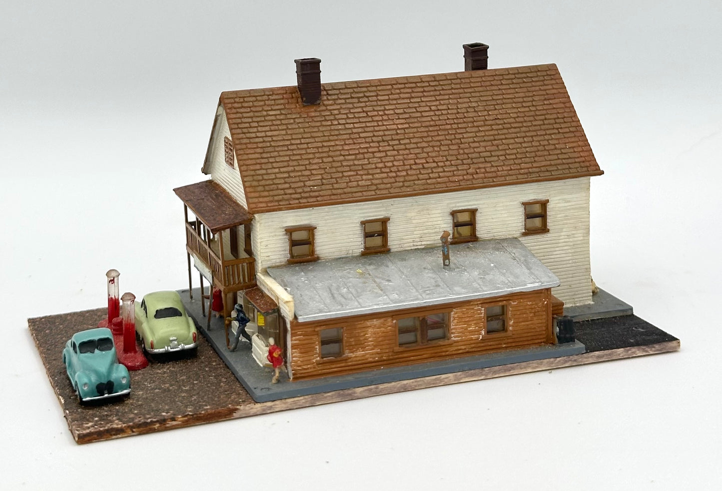 N Scale Old Style Gas Station/General Merchandising Fully Assembled Lighted Diorama