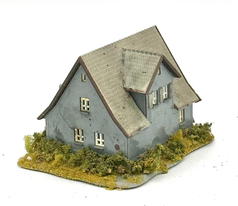 Kibri Z Scale  2-Story Town House Custom Painted/Weathered Fully Assembled Lighted