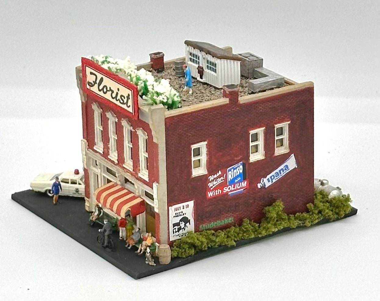 DPM N Scale Custom Painted/Weathered "Florist" Fully Assembled Lighted  New Diorama.