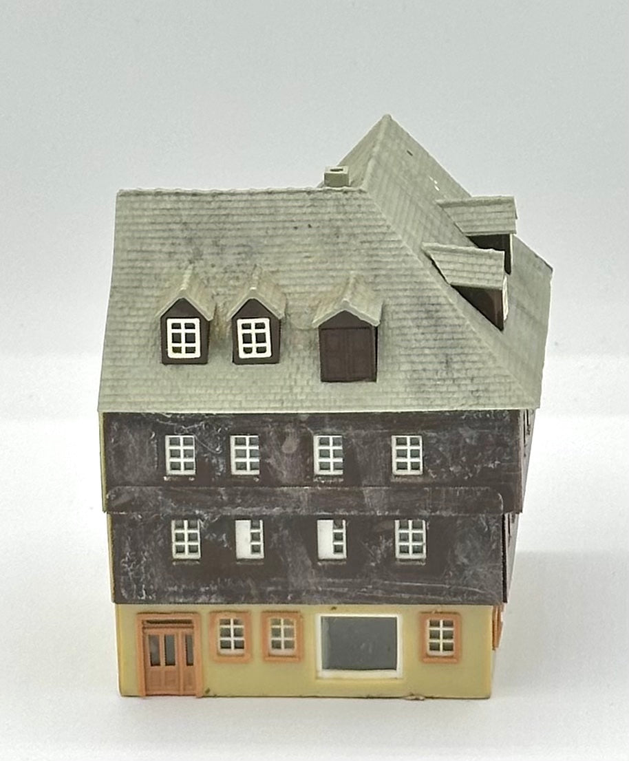 Kibri Z Scale 4-Story Custom Painted/Weathered Corner Block Apartments/ Ground Floor Shops Full Assembled