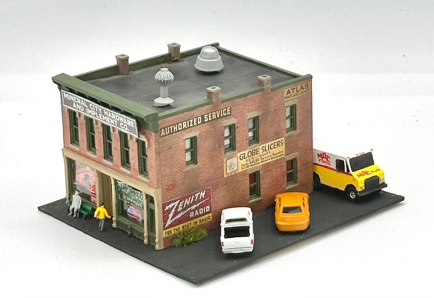 DPM N Scale Custom Painted/Weathered "Mineral City Hardware" Fully Assembled Lighted New Diorama