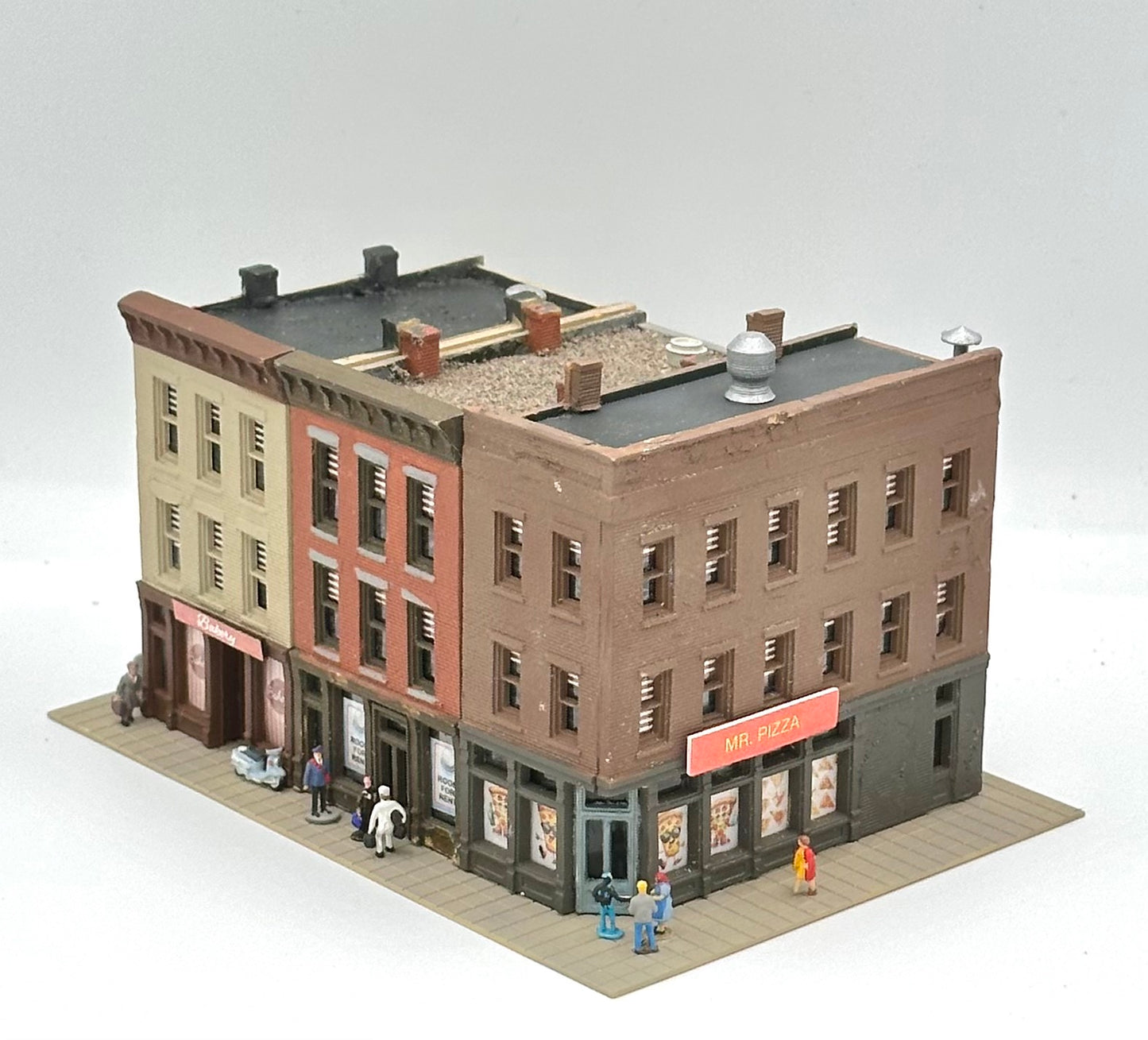 DPM N Scale 3 Custom  Built/Painted 3 Story Downtown Street Block Fully Assembled New Diorama.