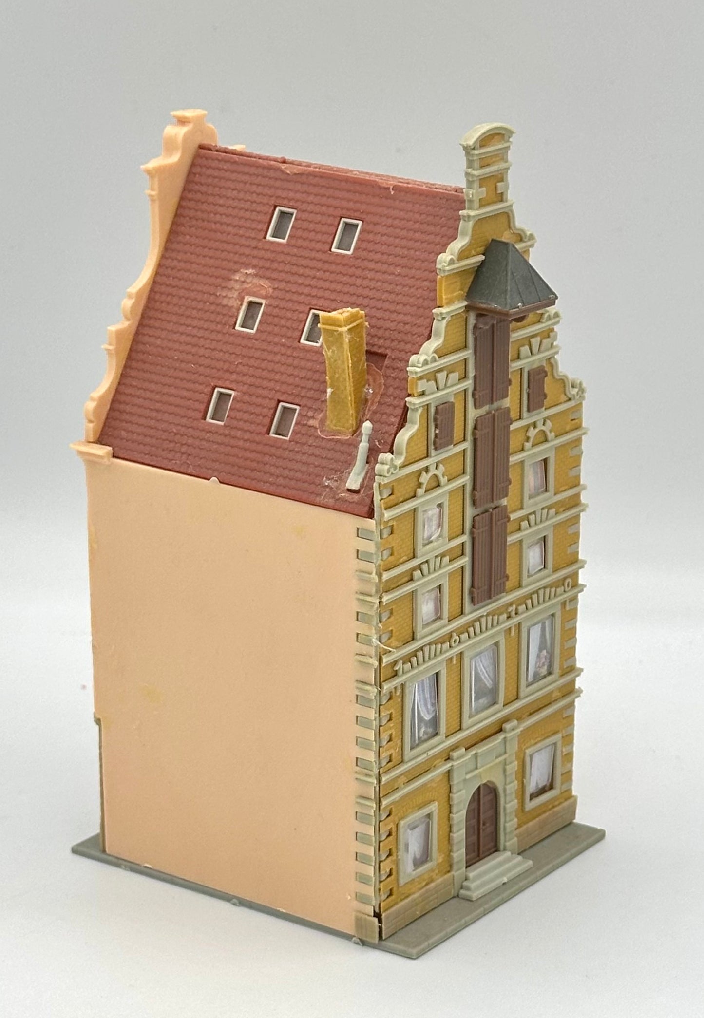 Kibri N Scale 6-Story Traditional German/Dutch Apartment Building, Fully Assembled.