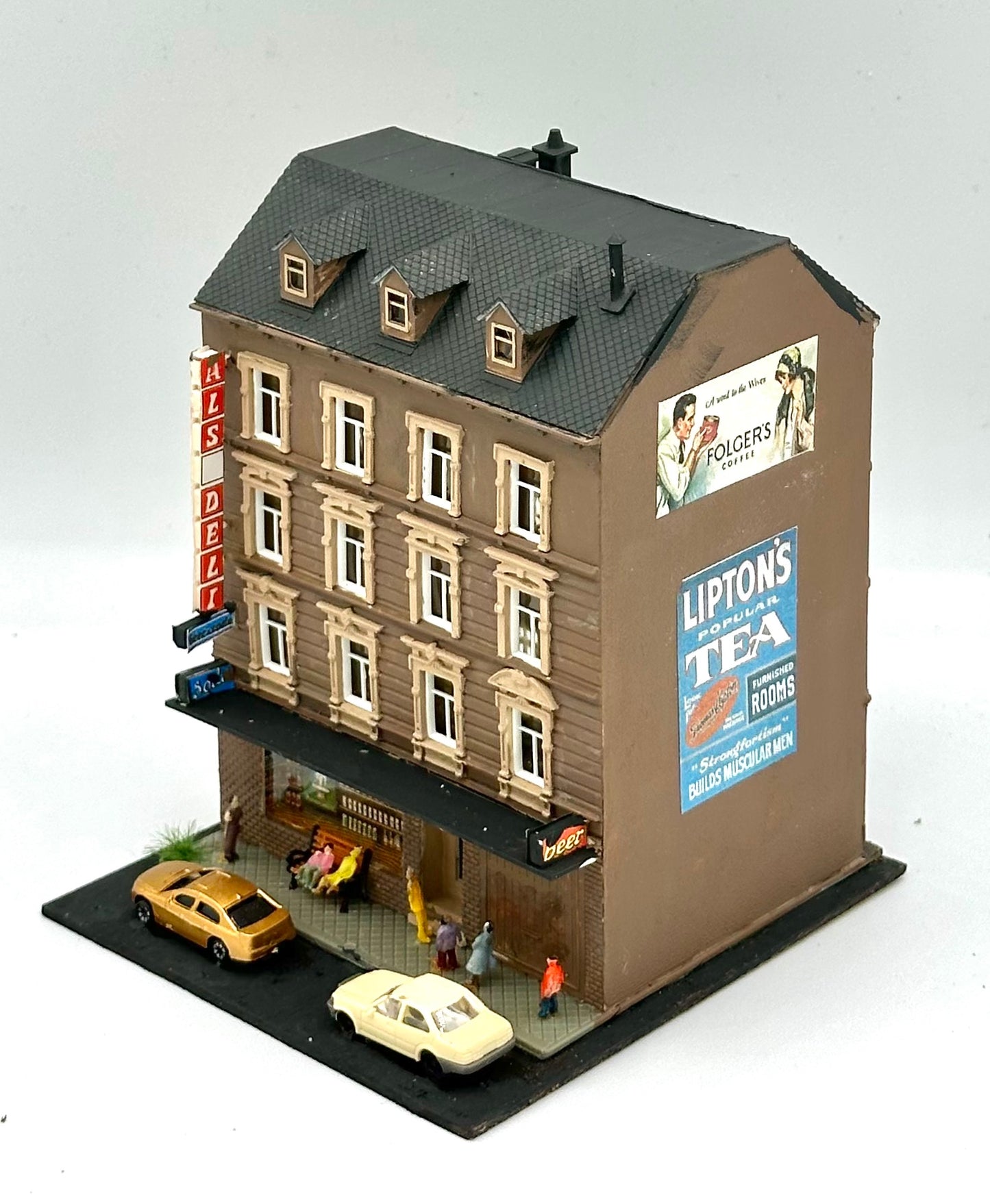 Pola N Scale Custom Painted 5-Story Apartment Building/Als Deli, New Diorama