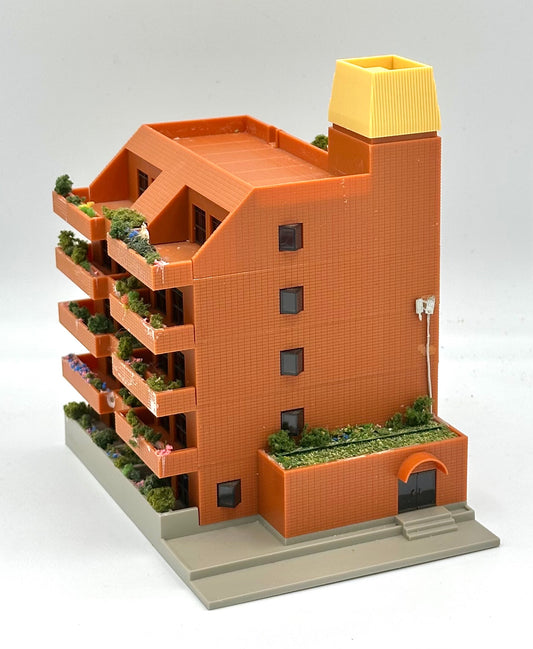 Tomix N Scale 5-Story Modern Apartment  Block with Balconies