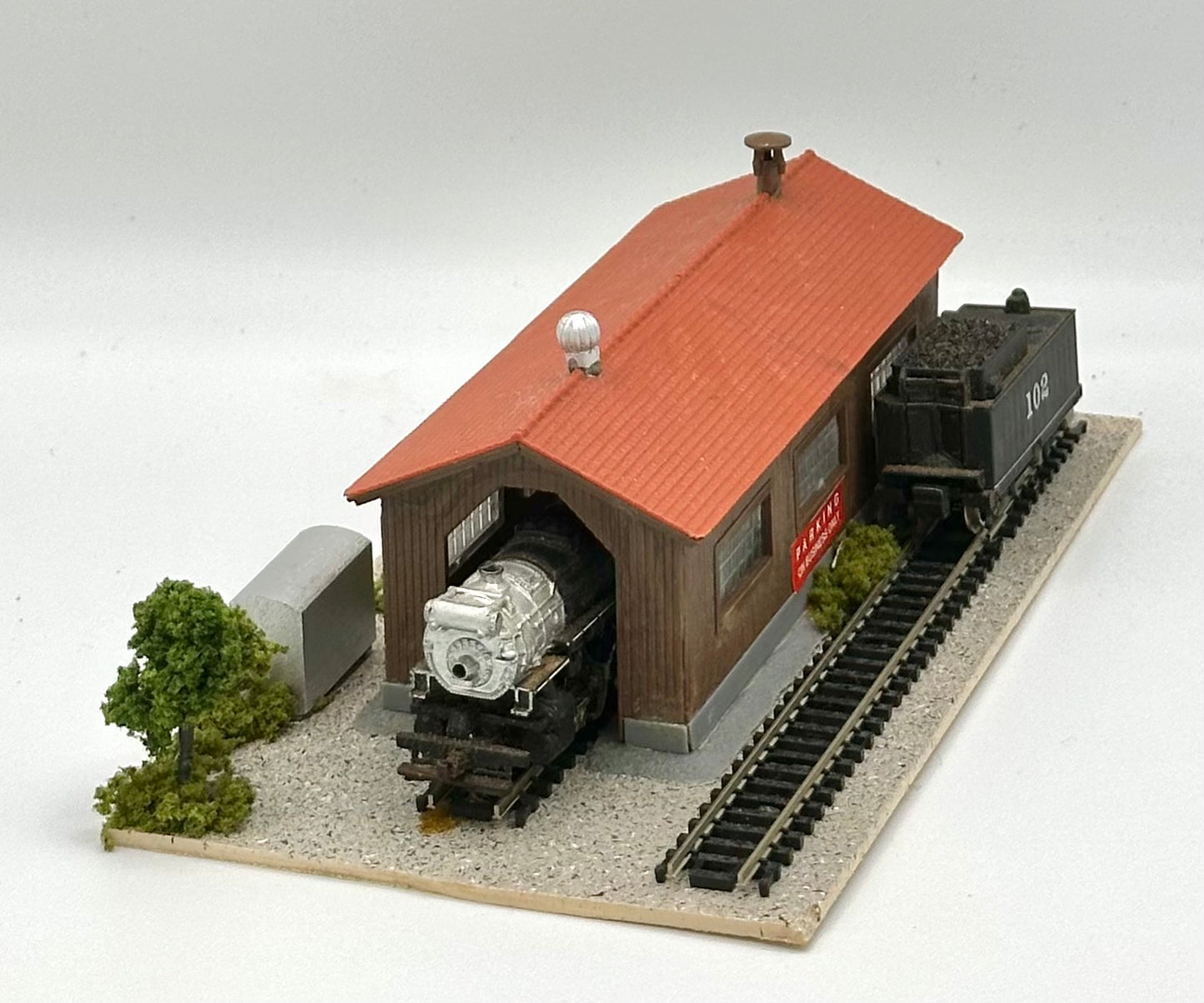 N Scale Custom Built Locomotive Maintenance Shed + Dummy Engine/Tender Diorama.