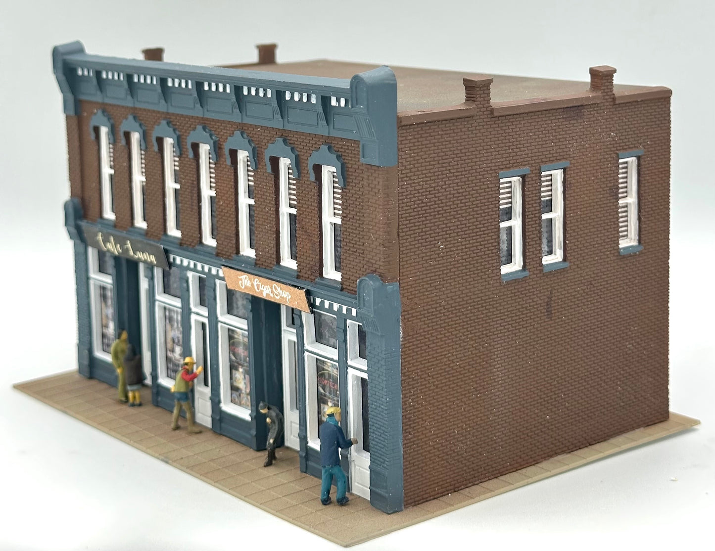 DPM HO Scale Fully Assembled High St. Block "Cafe Luna/The Cigar Shop " Lighted