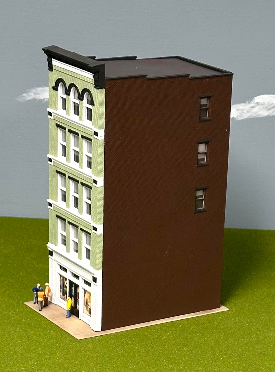 City Classics HO Scale Custom Painted 5-Story Art Deco Building Street Figures Lighted