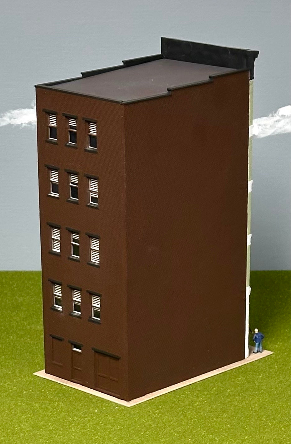 City Classics HO Scale Custom Painted 5-Story Art Deco Building Street Figures Lighted