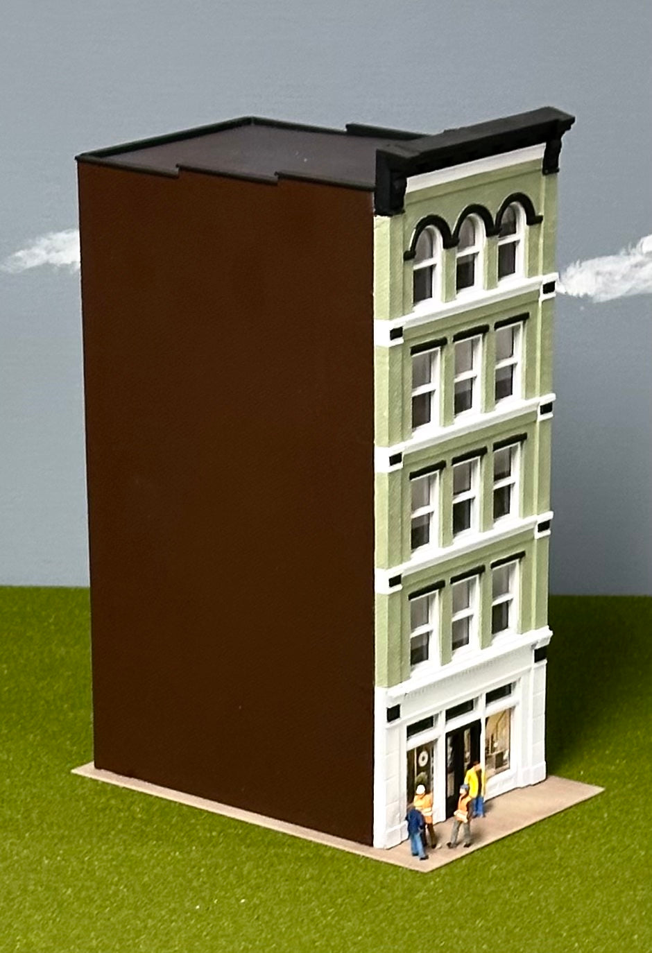 City Classics HO Scale Custom Painted 5-Story Art Deco Building Street Figures Lighted