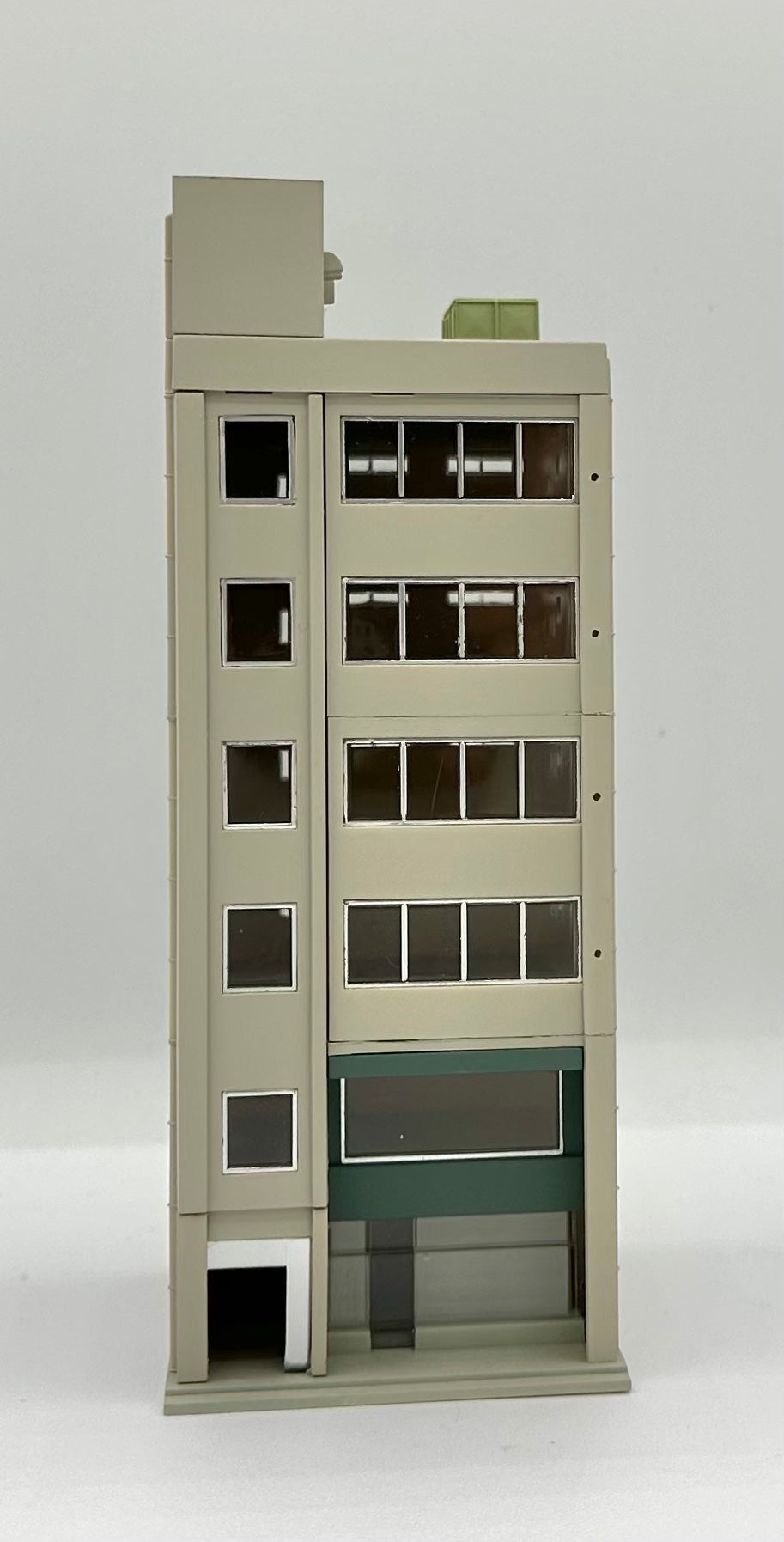 Kato N Scale Dio Town 23-435b 6-Story  High Rise  Vacant Office Building