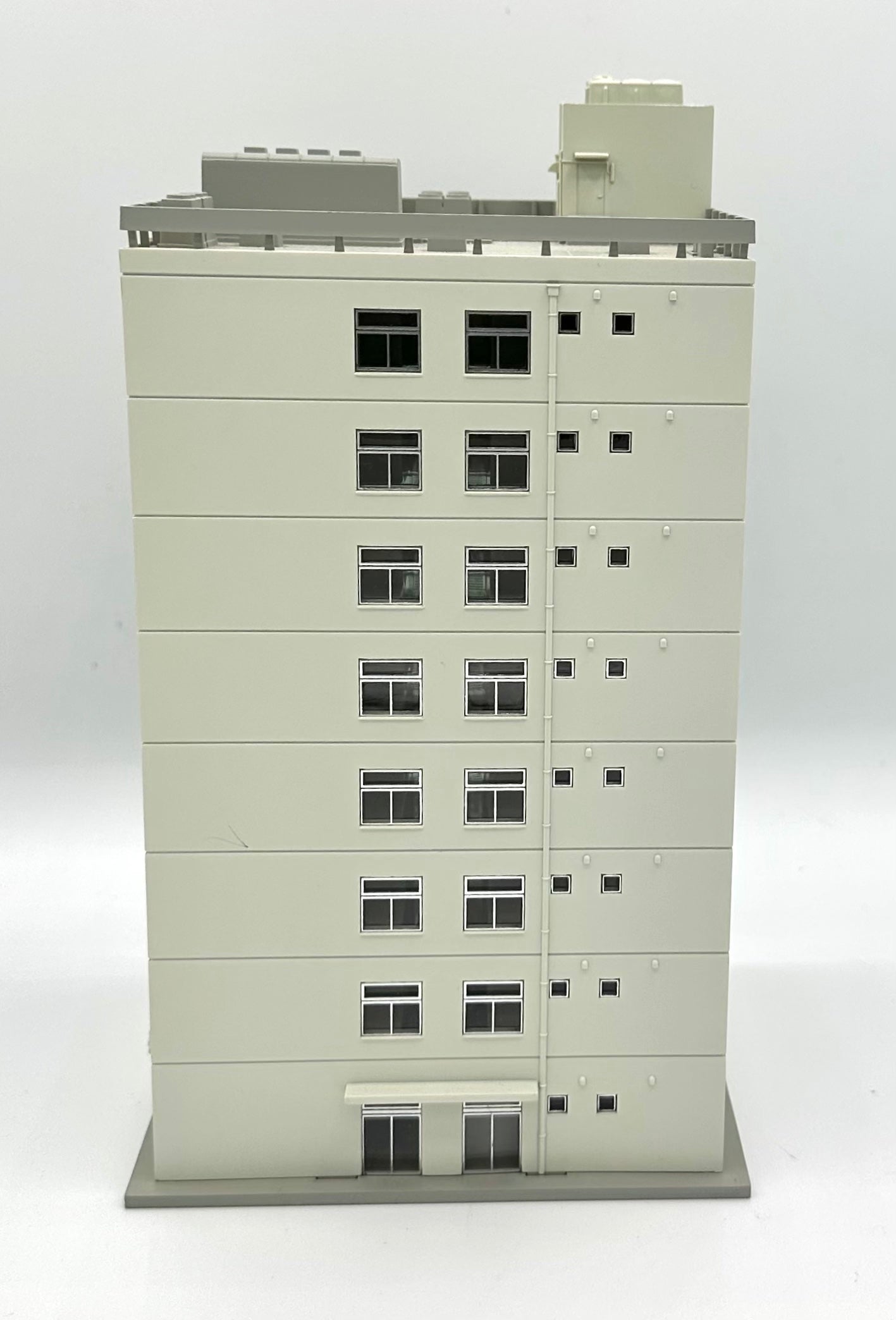 Kato 23-438 N Scale 8 Story Boutique and Office Building Fully assembled