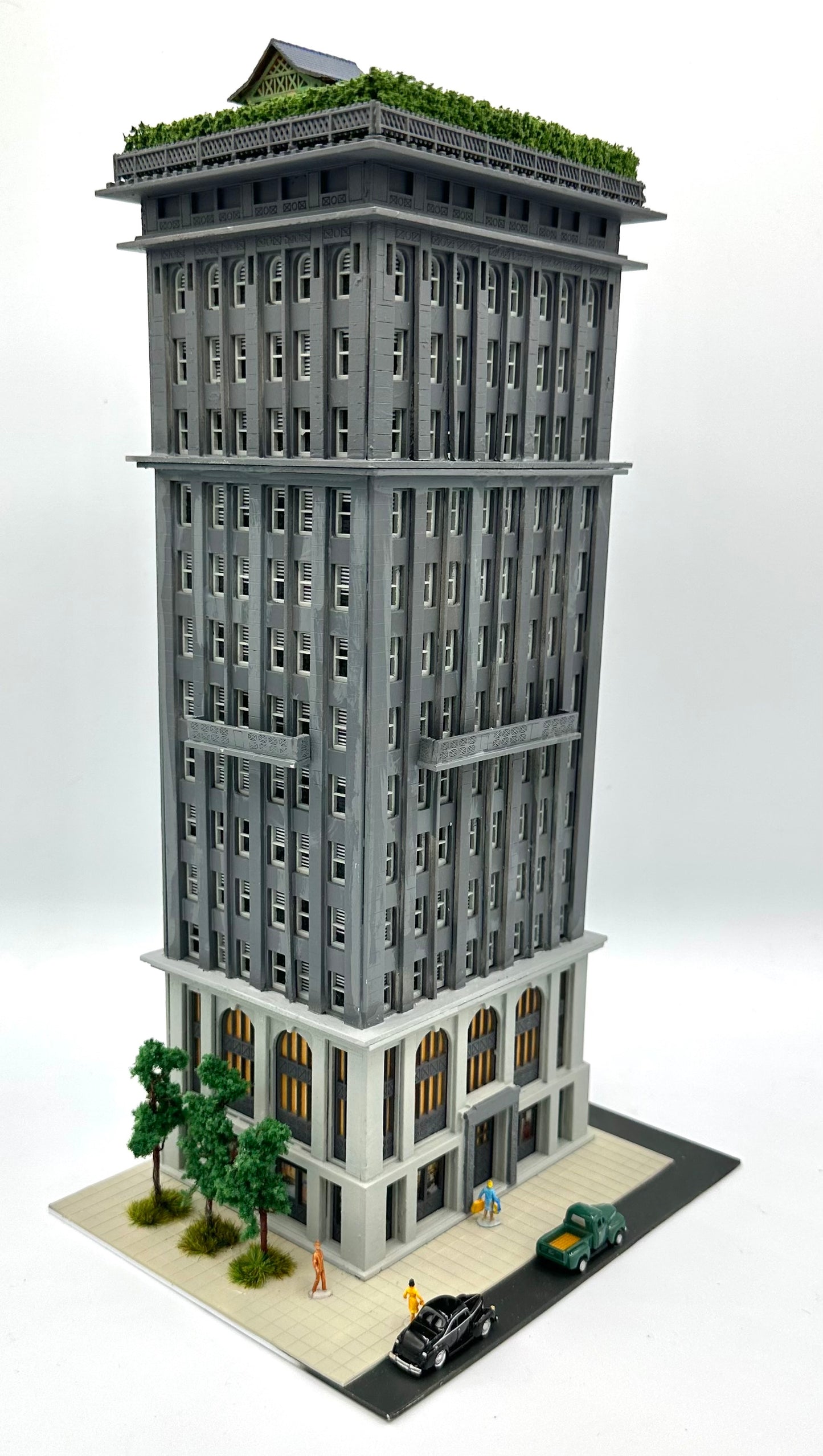 CWM N Scale Grey Commercial /Retailer 13-Story Tower Block  Lighted,