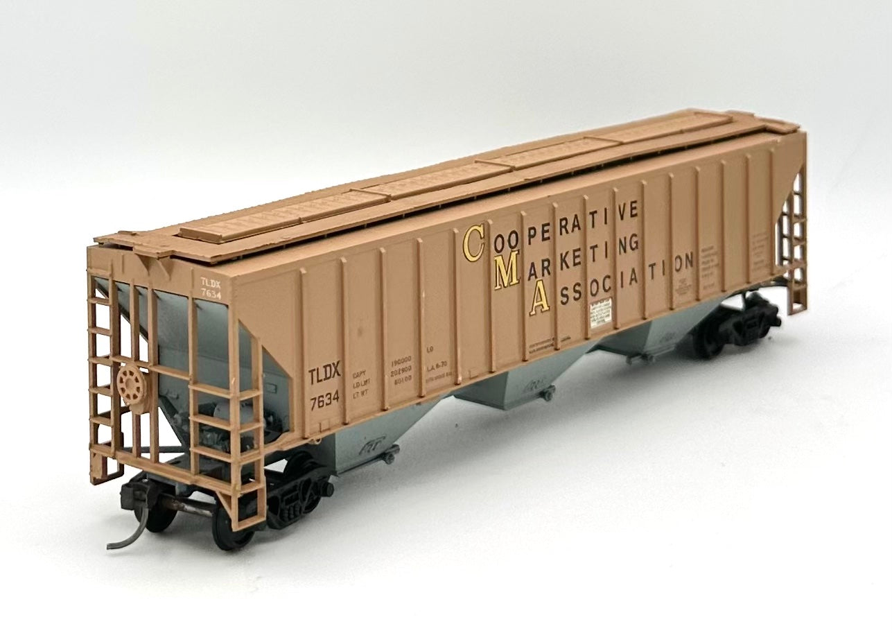 Athearn HO Scale 3 Bay Covered Hopper "Coperative Marketing Association" TLDX7634