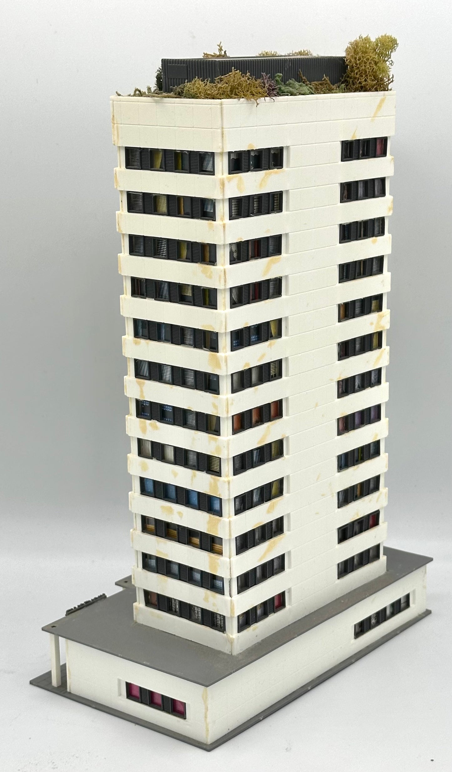 N Scale 13-Story Grand Hotel Fully Assembled