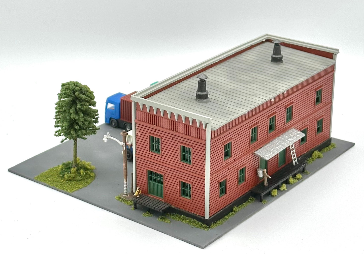 Heljan Con-Cor N Scale Weathered Custom Furniture Factory Diorama