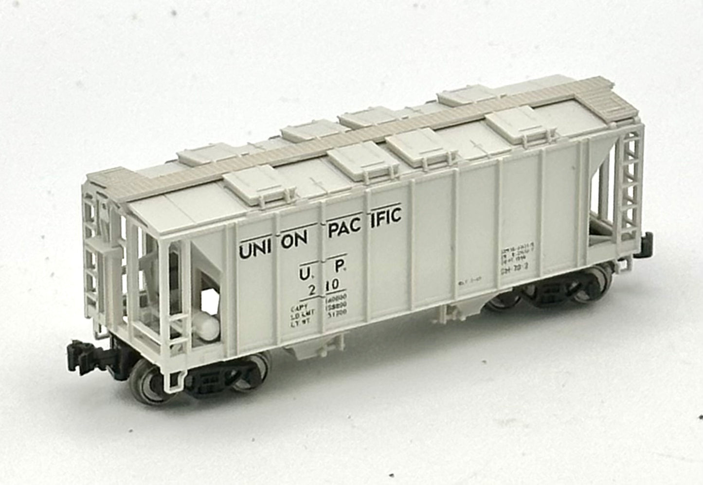 Kato N Scale Union Pacific 2 Bay Covered Hopper Freight Car