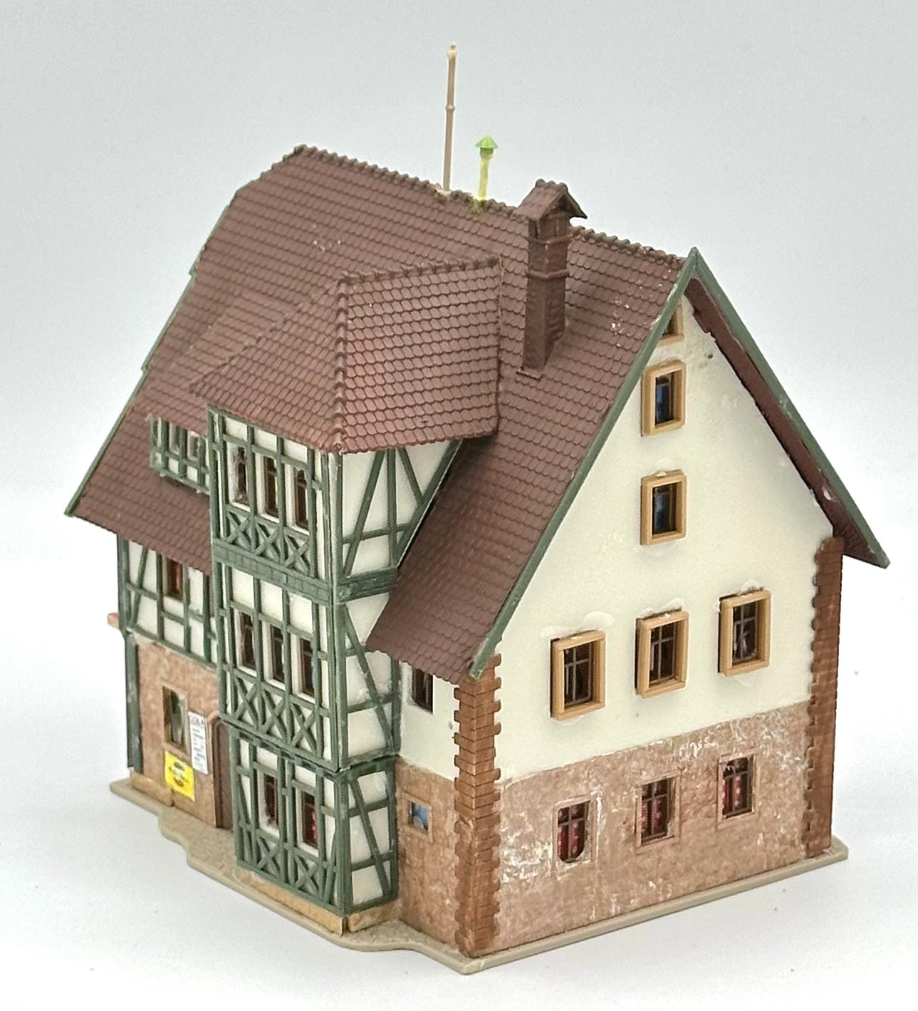 Vollmer N Scale 5-Story Custom Painted Apartments/ Restaurant ,Fully assembled