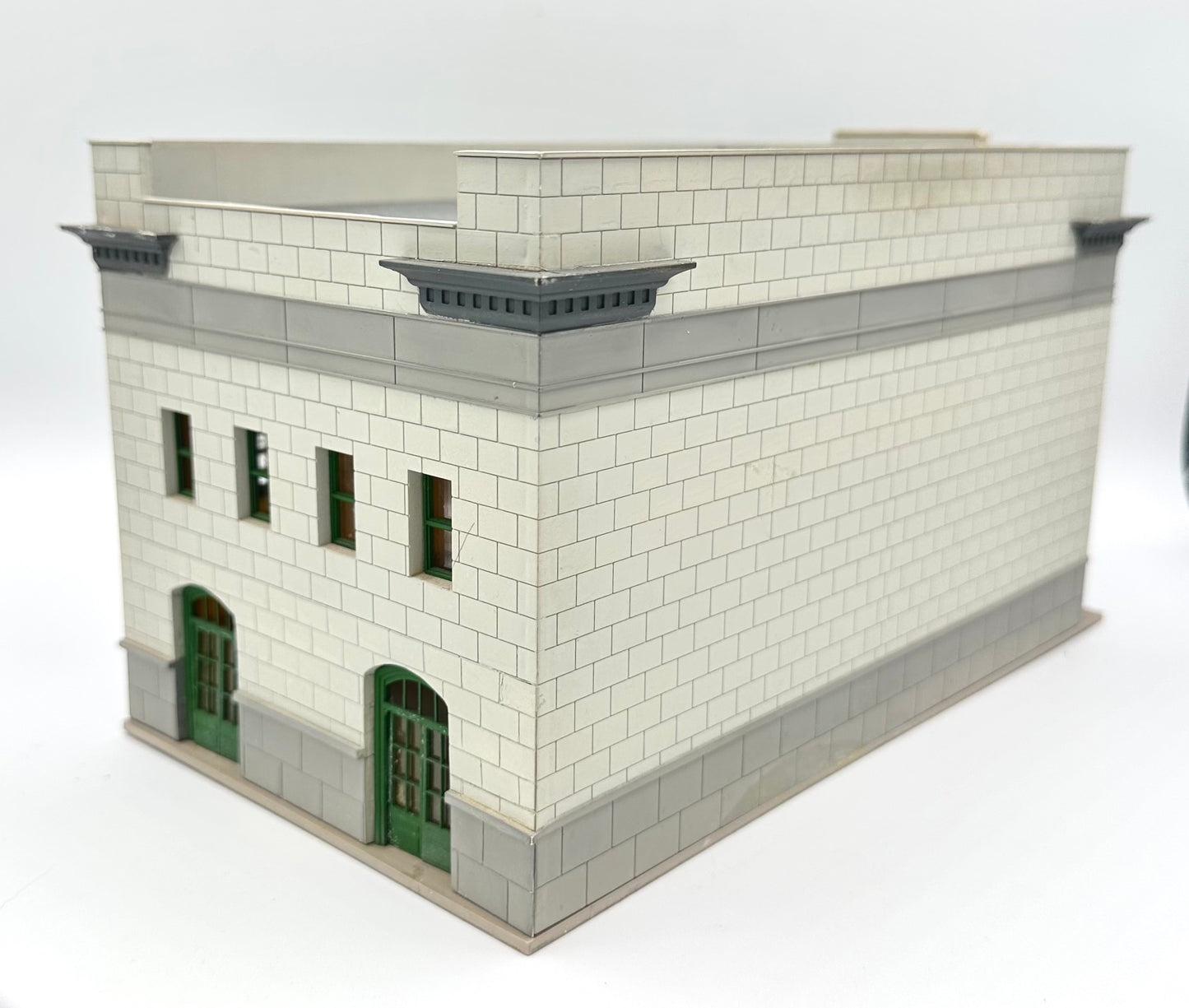 Walthers Cornerstone 933-3031 HO Scale Bailey Savings Loan BankCustom Painted Fully Assembled