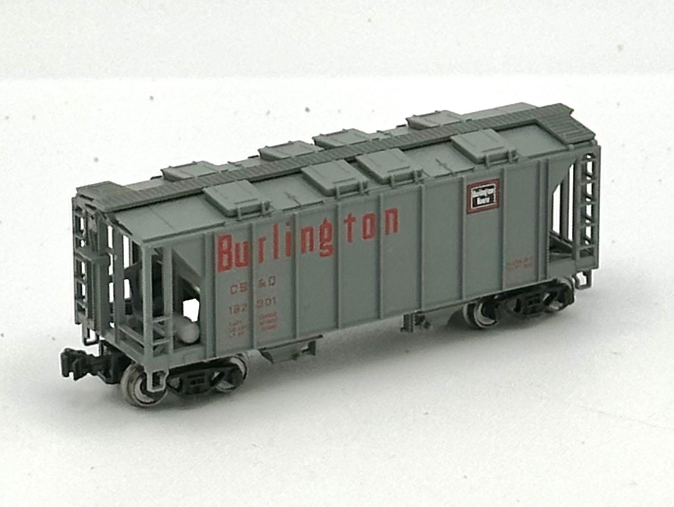 Kato N Scale Burlington 2 Bay Covered Hopper Freight Car