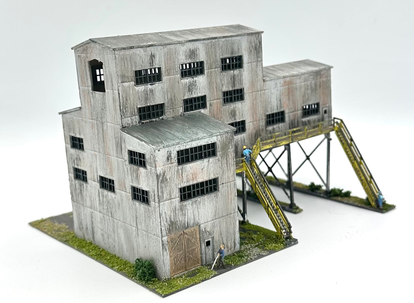 Walthers Cornerstone 933-3836 N Scale Custom Painted/Weathered Fully Assembled New Diorama