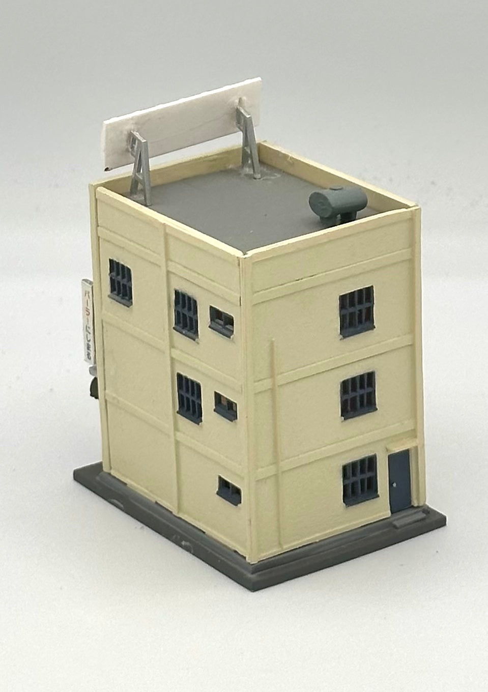 TomyTec N Scale 3-Story Shopping Center/Apartments