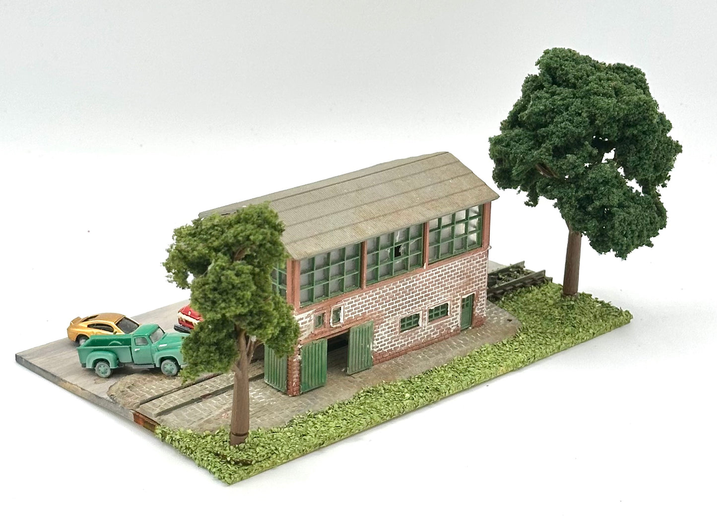 N Scale Custom Built/Painted/Weathered Engine Maintenance Shed New Diorama