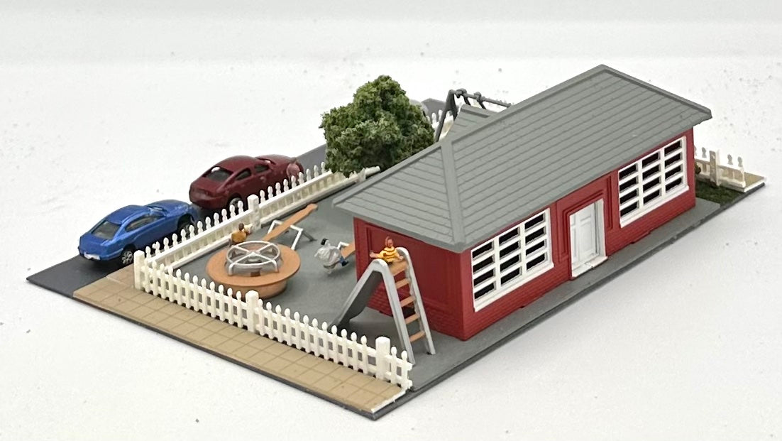 Bachmann N Scale 55-7307 "SchoolHouse/Playground" Diorama