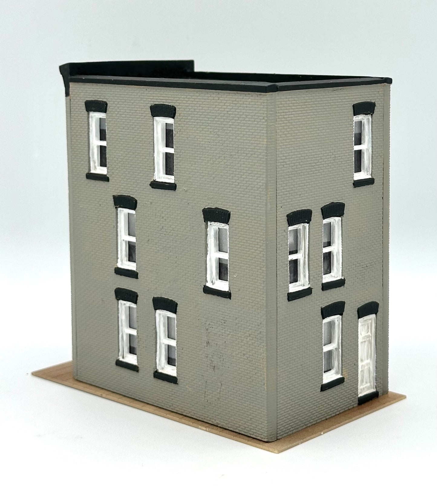 HO Scale 3-Story Custom Painted Town House Fully Assembled. Lighted