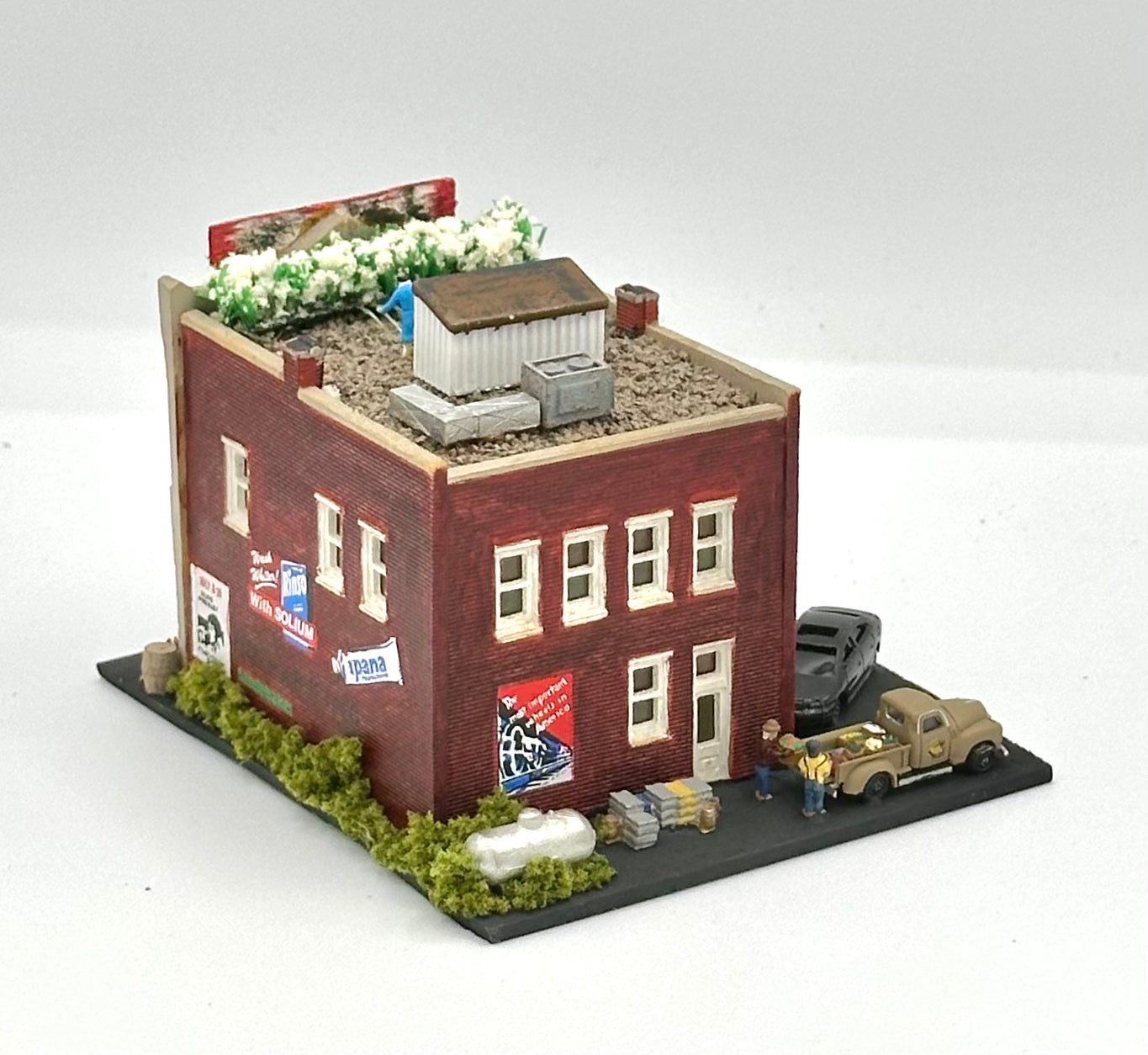 DPM N Scale Custom Painted/Weathered "Florist" Fully Assembled Lighted  New Diorama.