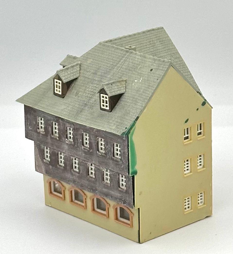 Kibri Z Scale 4-Story Custom Painted/Weathered Corner Block Apartments/ Ground Floor Shops Full Assembled