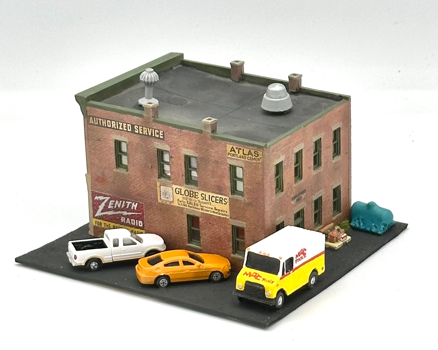 DPM N Scale Custom Painted/Weathered "Mineral City Hardware" Fully Assembled Lighted New Diorama