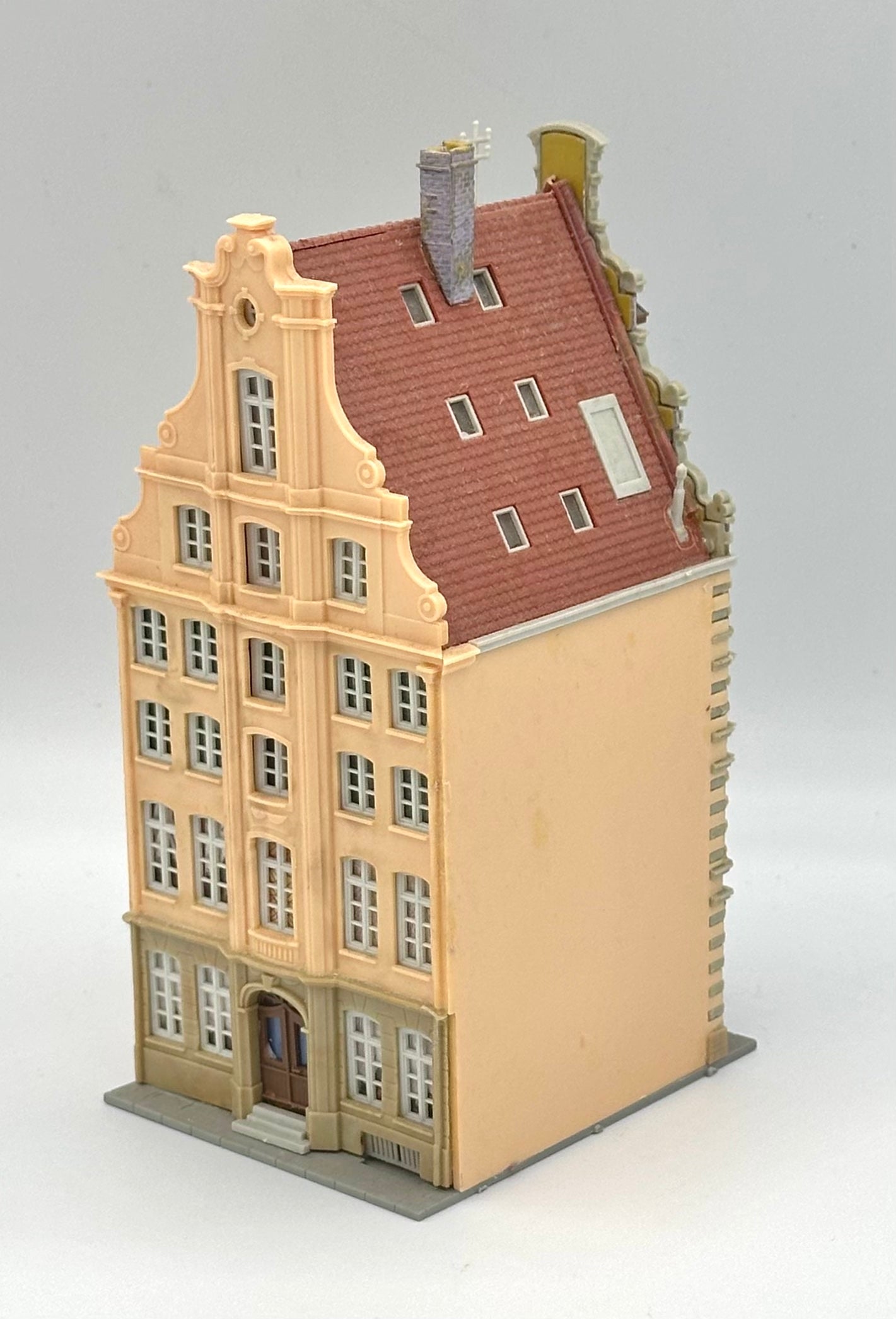 Kibri N Scale 6-Story Traditional German/Dutch Apartment Building, Fully Assembled.