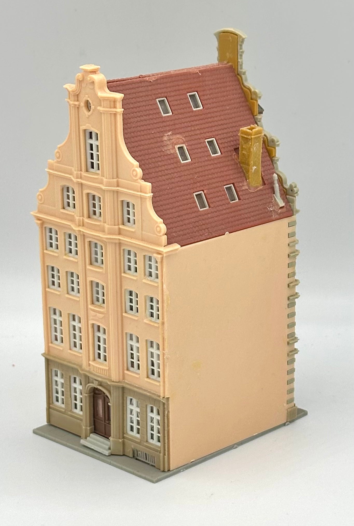 Kibri N Scale 6-Story Traditional German/Dutch Apartment Building, Fully Assembled.