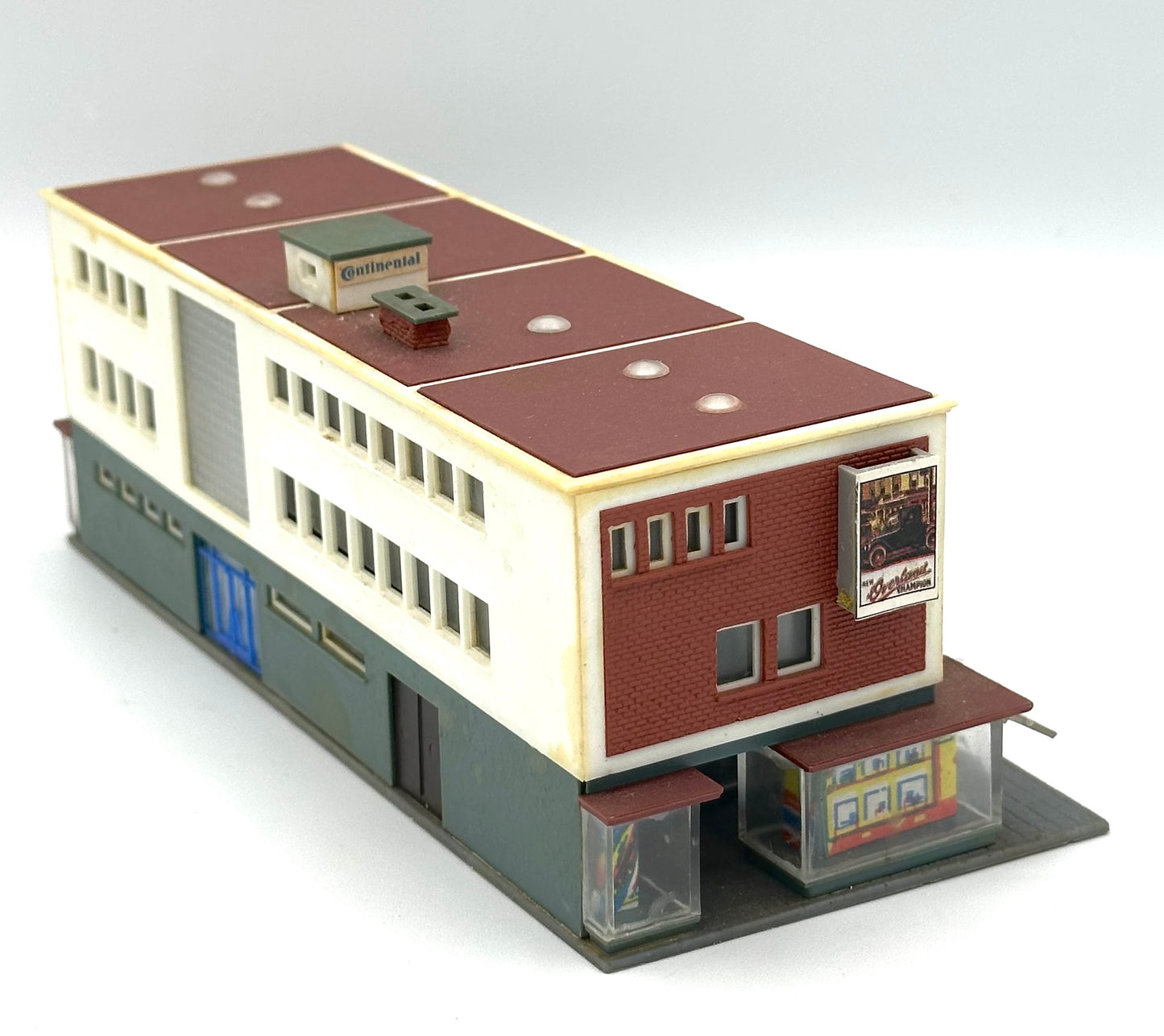 Kibri N Scale 3-Story Modern Continental Hotel Building, Fully Assembled