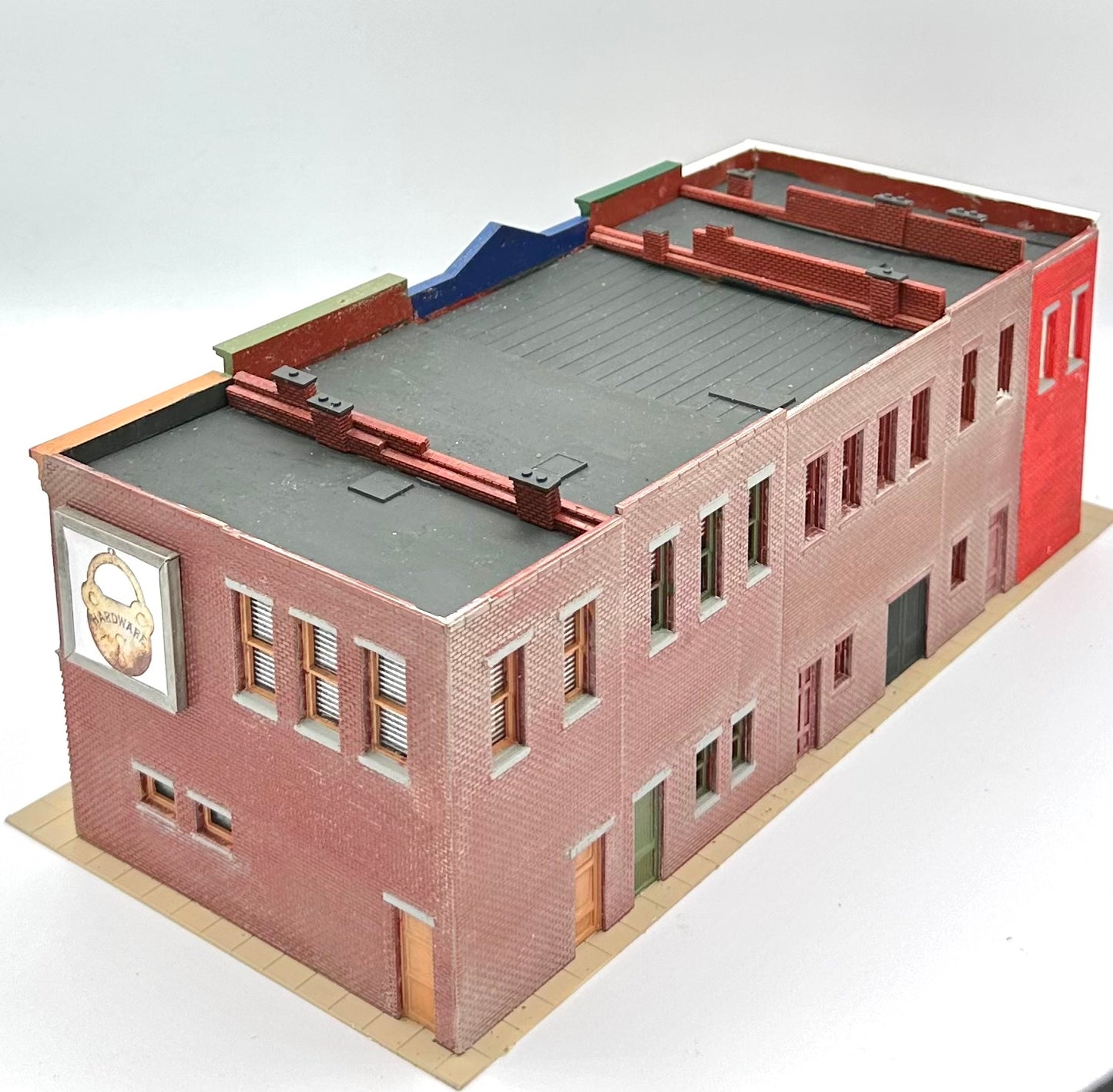 Walthers Cornerstone HO Scale Fully Assembled" Merchants Row 1" Buildings