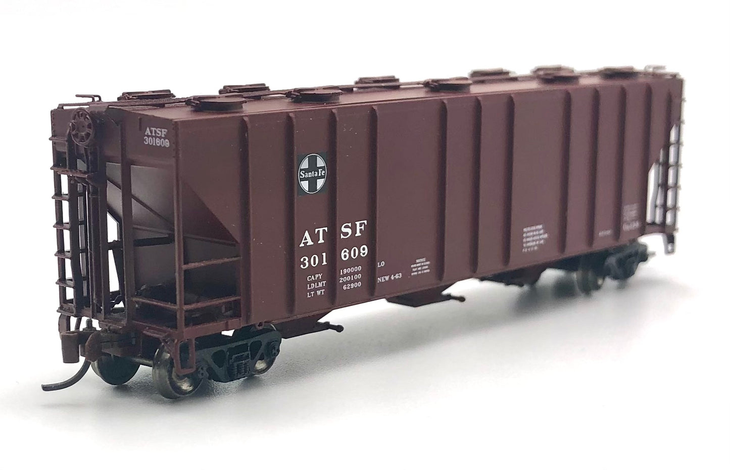 BLMA 11005 N Scale Santa Fe (ATSF) PS-4000 Covered Hopper 301609