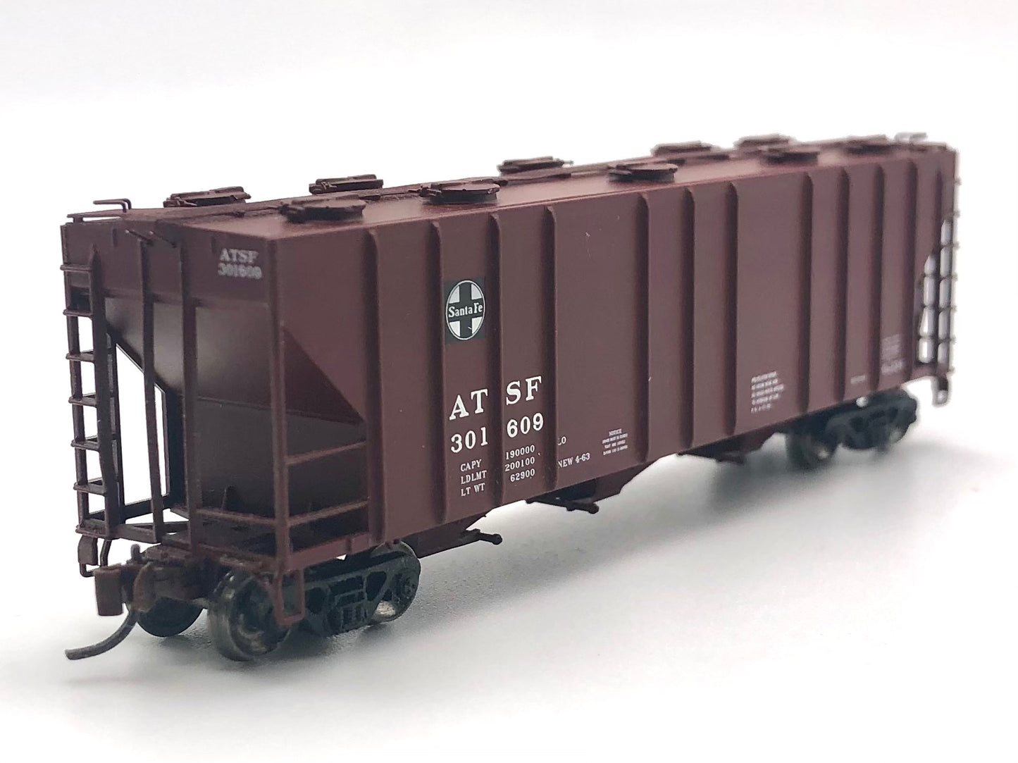 BLMA 11005 N Scale Santa Fe (ATSF) PS-4000 Covered Hopper 301609