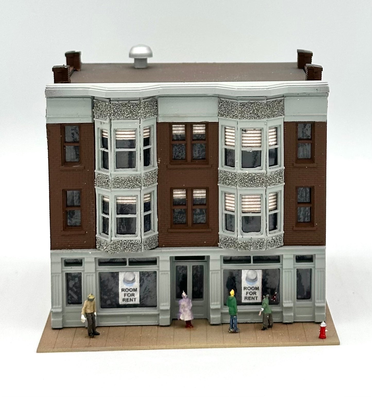 Woodland Scenics N Scale Custom Painted, Apartment Building,Window treatments, Street Figures