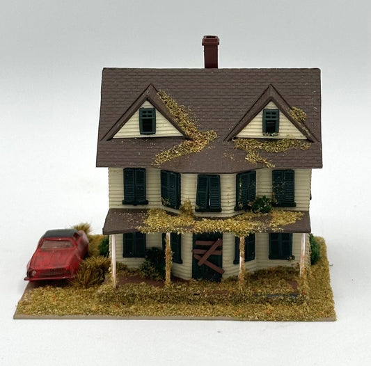 N Scale Custom Painted/Weathered Abandoned House + Car , Landscaped Diorama