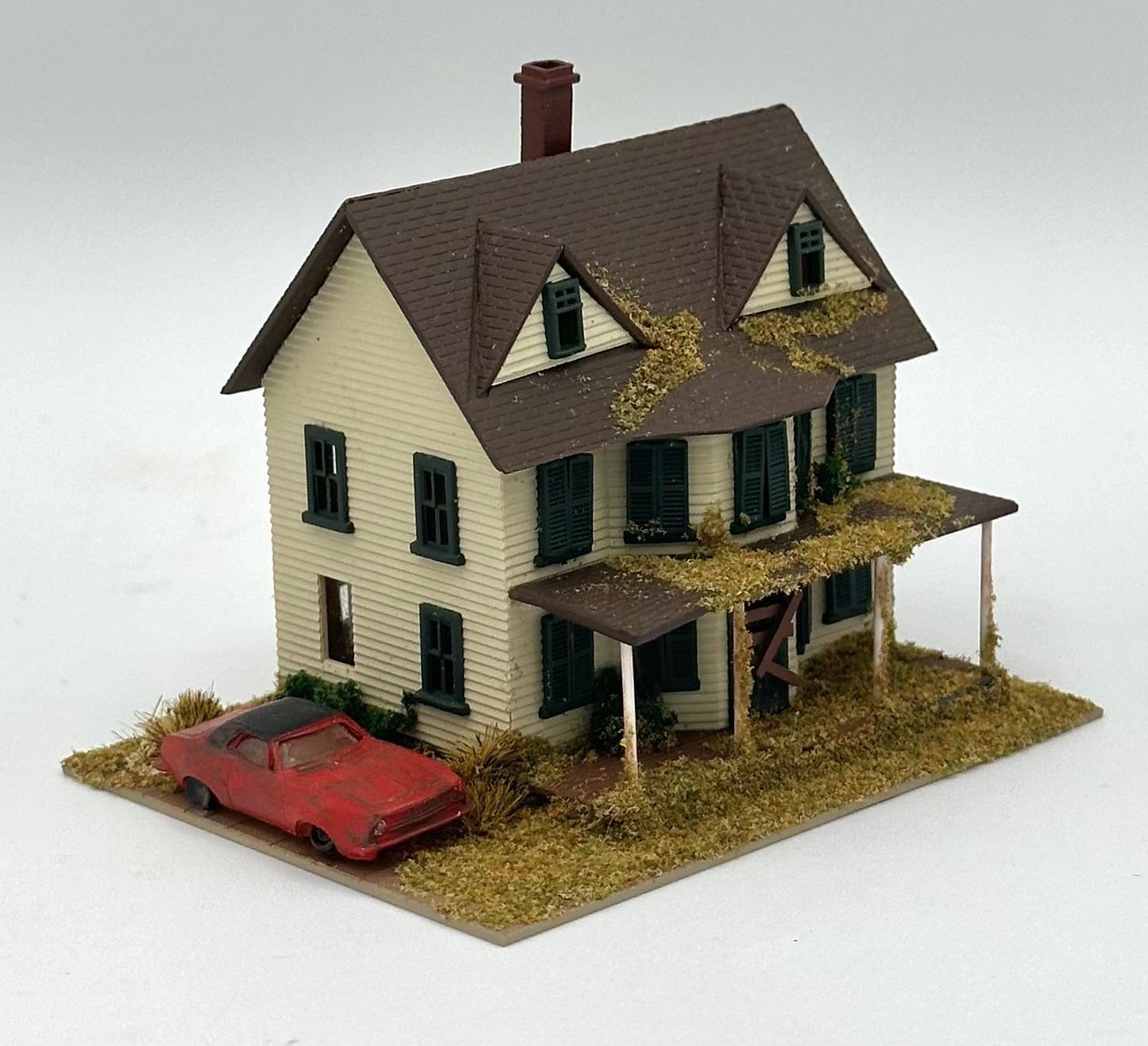 N Scale Custom Painted/Weathered Abandoned House + Car , Landscaped Diorama