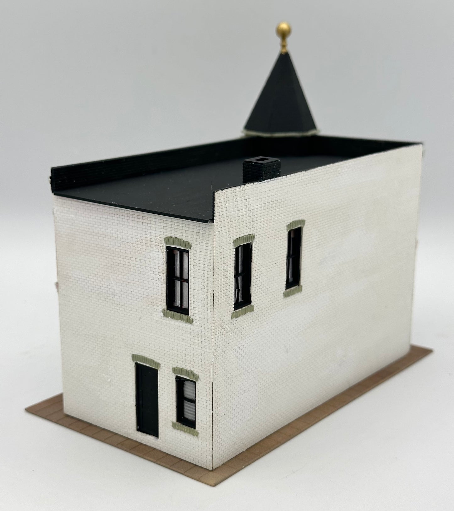 HO Scale Corner "Antiques Shop"Custom Painted/Weathered Fully Assembled Street Items/Figures