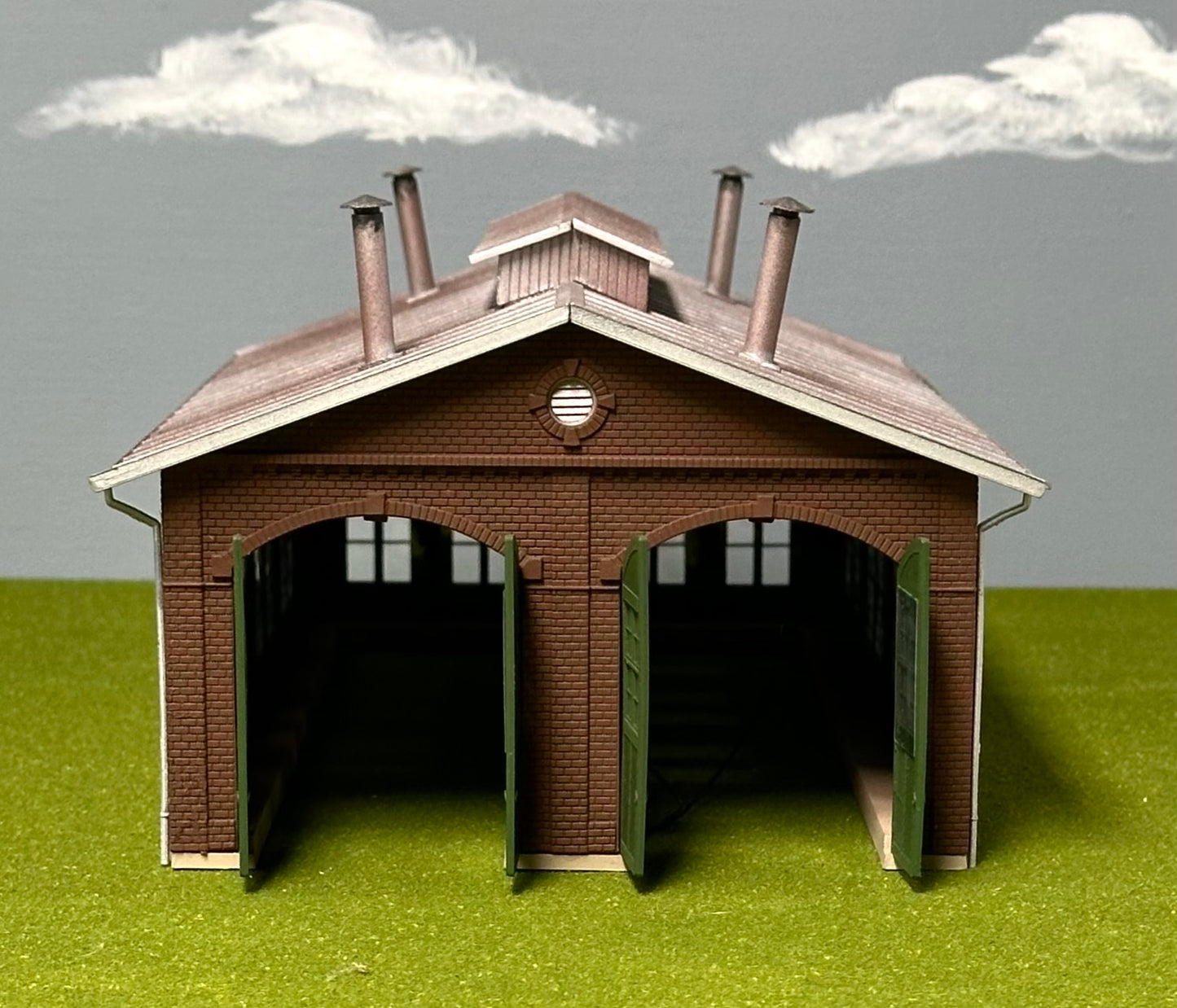Walthers Cornerstone 933-3007 HO Scale 2-Stall Engine House Custom Painted/Weathered Fully Assembled LED Lighted