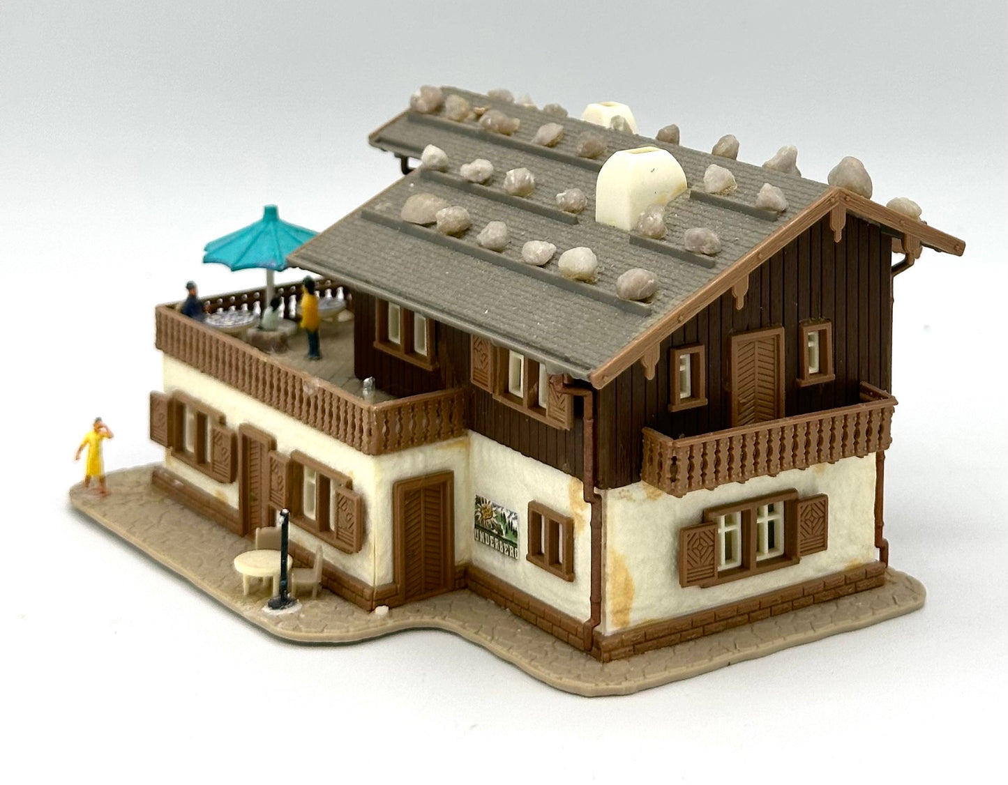 Vollmer N Scale Modern Chalet Weathered Fully assembled.3 3/4" Wide. 4 1/2" Deep. With Figures