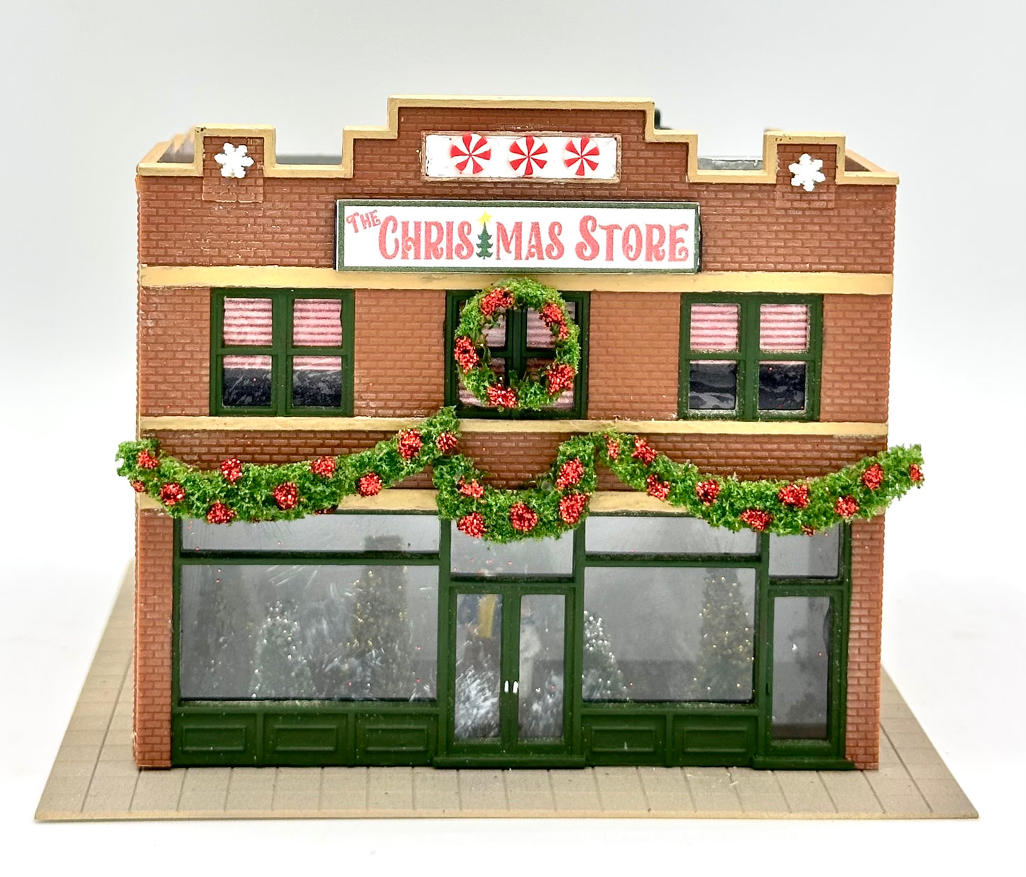 DPM HO Scale Custom Built/ Painted/Weathered "Christmas Store" New Diorama